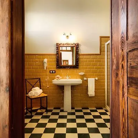 Lola Y Juan Kır Evi