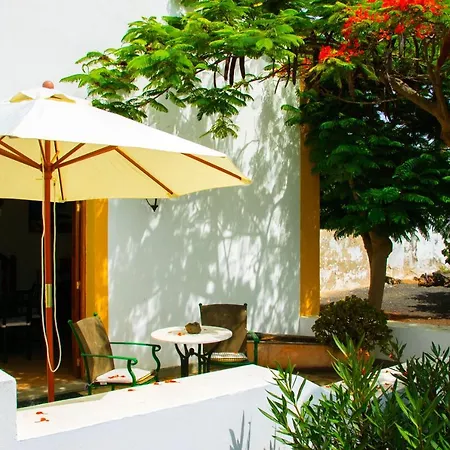 Lola Y Juan Kır Evi