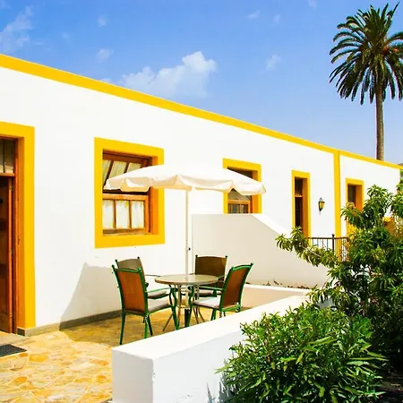 Lola Y Juan Kır Evi Haría