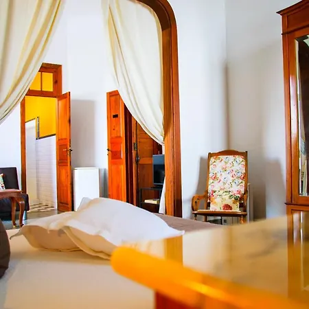 Kır Evi Lola Y Juan Haría