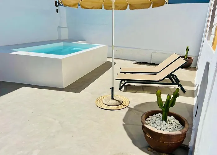 Lola Y Juan Kır Evi Haría