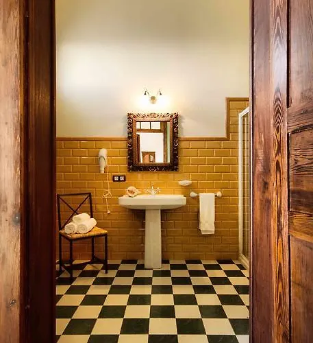 Lola Y Juan Kır Evi