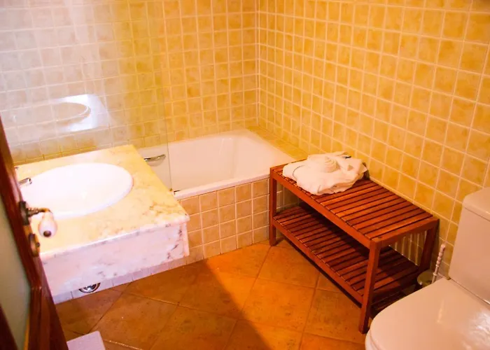 Lola Y Juan Kır Evi Haría