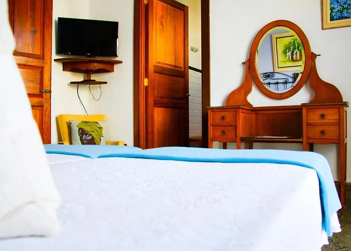 Lola Y Juan Kır Evi Haría