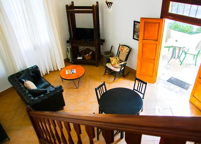 Lola Y Juan Kır Evi