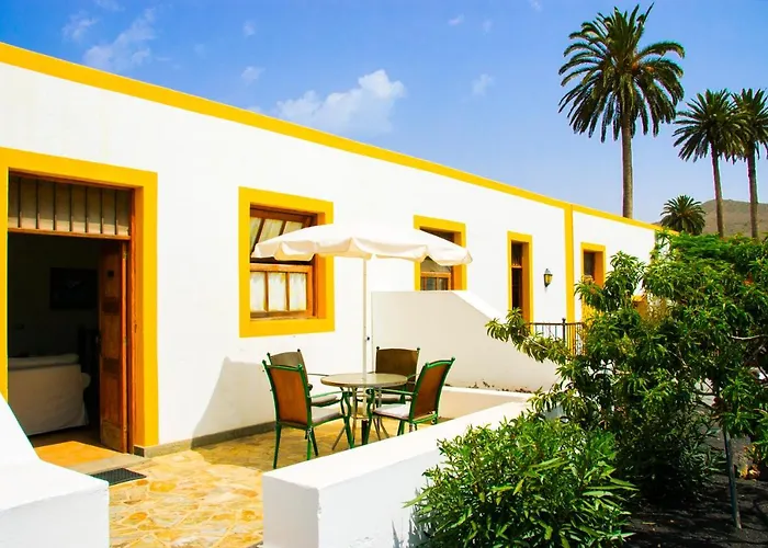 Lola Y Juan Kır Evi Haría