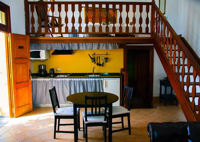 Lola Y Juan Kır Evi Haría