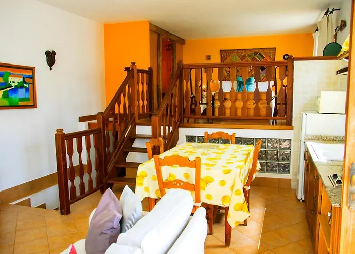 Lola Y Juan Kır Evi Haría