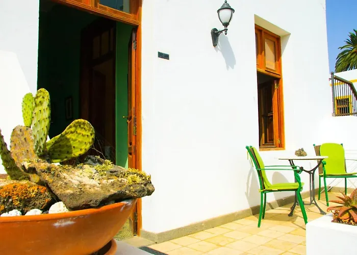 Lola Y Juan Kır Evi Haría